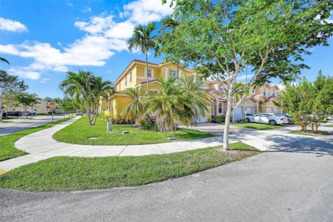 Touwnhouse à louer à Miami, Floride: 4 chambres, 183.85 m2 № 1996524 - photo 5