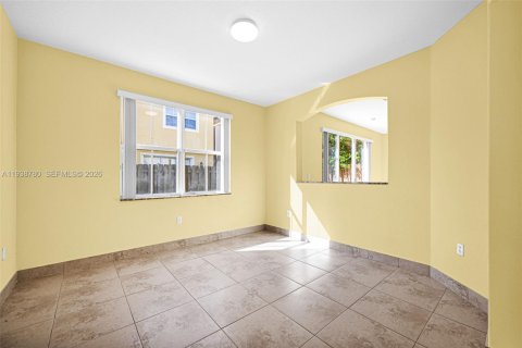 Touwnhouse à louer à Miami, Floride: 4 chambres, 183.85 m2 № 1996524 - photo 16