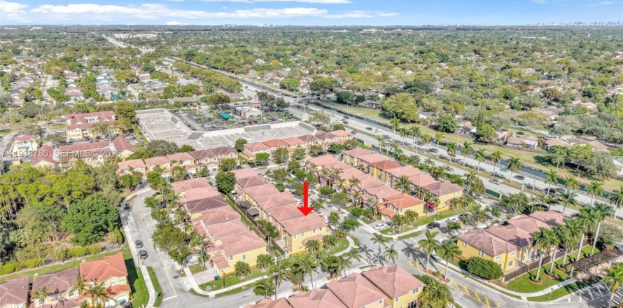 Touwnhouse à Miami, Floride 4 chambres, 183.85 m2 № 1996524