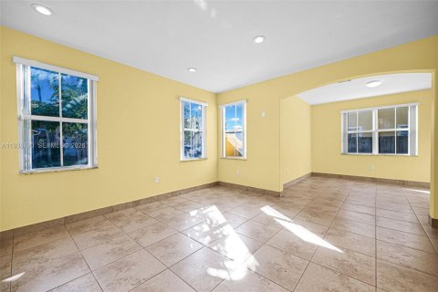 Touwnhouse à louer à Miami, Floride: 4 chambres, 183.85 m2 № 1996524 - photo 13