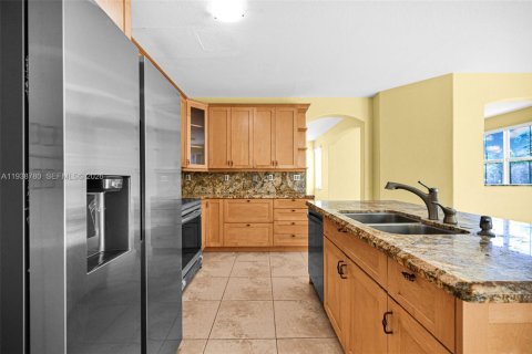 Touwnhouse à louer à Miami, Floride: 4 chambres, 183.85 m2 № 1996524 - photo 28