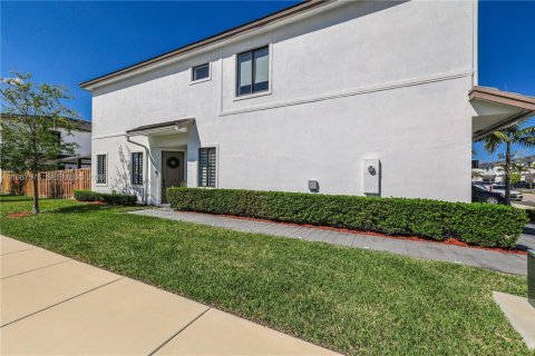 Купить виллу или дом в Хомстед, Флорида 3 спальни, 158.4м2, № 2048899 - фото 3