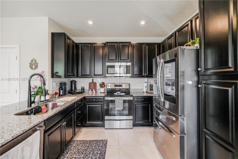 Купить виллу или дом в Хомстед, Флорида 3 спальни, 158.4м2, № 2048899 - фото 19