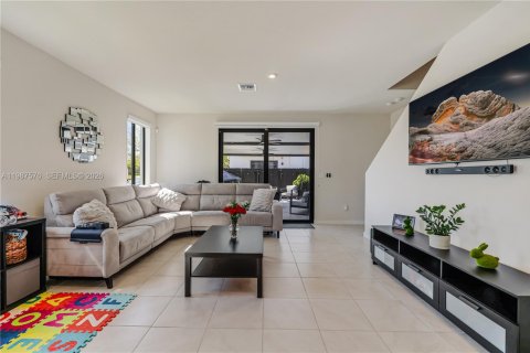 Купить виллу или дом в Хомстед, Флорида 3 спальни, 158.4м2, № 2048899 - фото 7