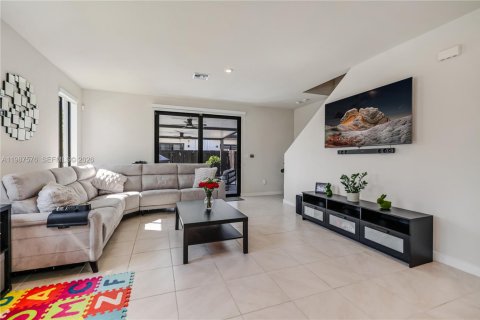 Купить виллу или дом в Хомстед, Флорида 3 спальни, 158.4м2, № 2048899 - фото 6