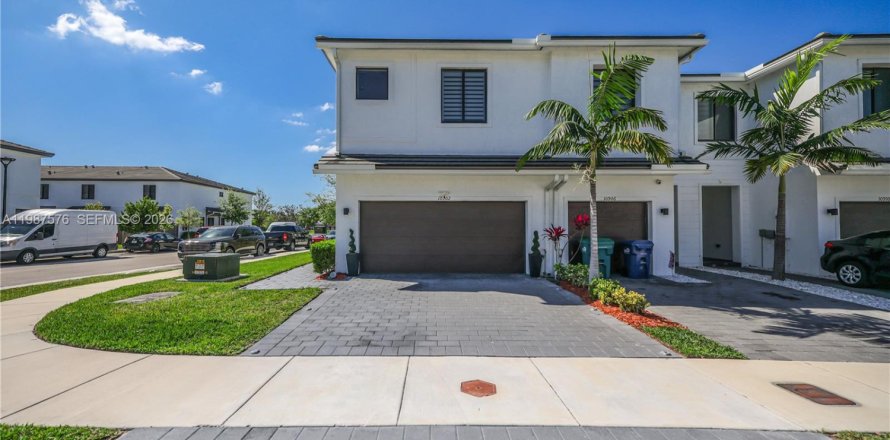 Дом в Хомстед, Флорида 3 спальни, 158.4м2 № 2048899