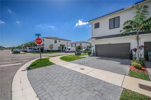 Купить виллу или дом в Хомстед, Флорида 3 спальни, 158.4м2, № 2048899 - фото 2