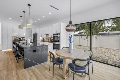 Villa ou maison à louer à Sarasota, Floride: 5 chambres, 278.71 m2 № 2415042 - photo 19
