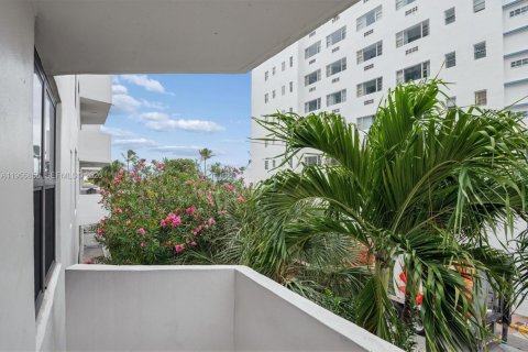 Copropriété à vendre à Miami Beach, Floride: 2 chambres, 91.97 m2 № 2243161 - photo 2