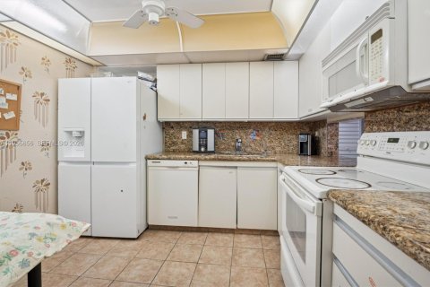 Copropriété à vendre à Miami Beach, Floride: 2 chambres, 91.97 m2 № 2243161 - photo 7