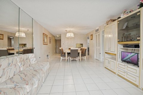Copropriété à vendre à Miami Beach, Floride: 2 chambres, 91.97 m2 № 2243161 - photo 6