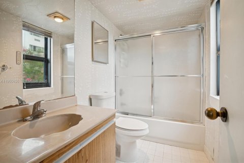 Copropriété à vendre à Miami Beach, Floride: 2 chambres, 91.97 m2 № 2243161 - photo 9
