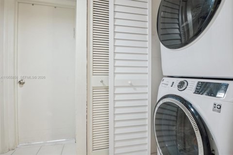Copropriété à vendre à Miami Beach, Floride: 2 chambres, 91.97 m2 № 2243161 - photo 12