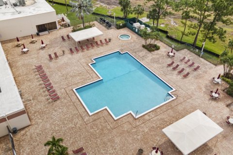 Condo in Lake Worth, Florida, 2 bedrooms  № 1099136 - photo 1