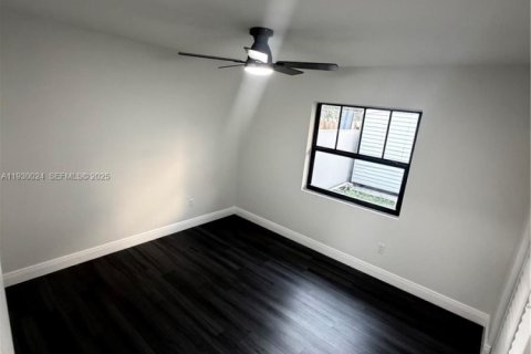 Villa ou maison à louer à Cutler Bay, Floride: 3 chambres, 94.3 m2 № 1989677 - photo 7