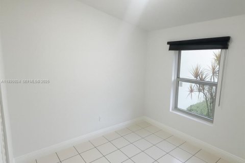 Villa ou maison à louer à Cutler Bay, Floride: 3 chambres, 94.3 m2 № 1989677 - photo 3