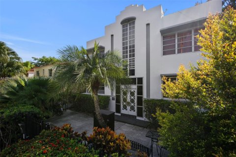 Condo in Miami Beach, Florida № 2016128 - photo 19