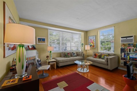 Condo in Miami Beach, Florida № 2016128 - photo 4