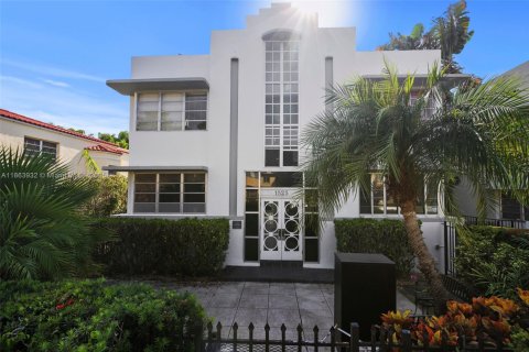 Condo in Miami Beach, Florida № 2016128 - photo 18