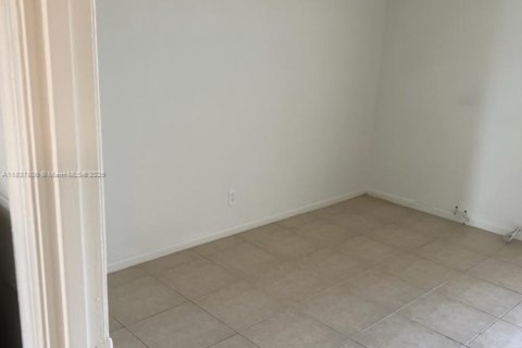 Снять в аренду кондоминиум в Уэст-Палм-Бич, Флорида 1 спальня, 45.99м2, № 1935466 - фото 25