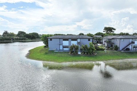 Condominio en alquiler en Miami, Florida, 3 dormitorios, 159.05 m2 № 1887506 - foto 28