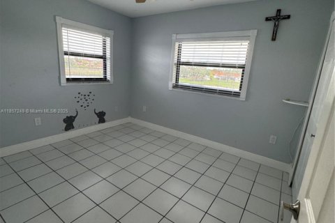 Condominio en alquiler en Miami, Florida, 3 dormitorios, 159.05 m2 № 1887506 - foto 19