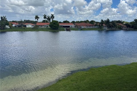 Condominio en alquiler en Miami, Florida, 3 dormitorios, 159.05 m2 № 1887506 - foto 2