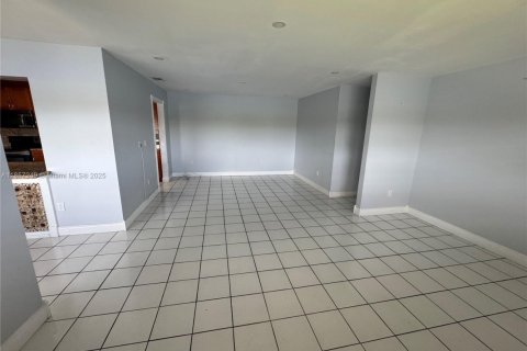 Condominio en alquiler en Miami, Florida, 3 dormitorios, 159.05 m2 № 1887506 - foto 8