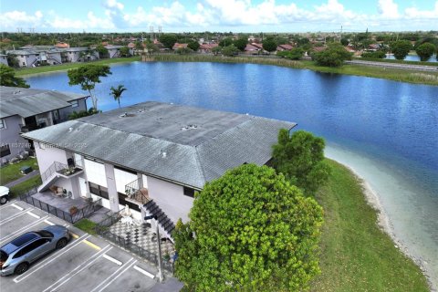 Condominio en alquiler en Miami, Florida, 3 dormitorios, 159.05 m2 № 1887506 - foto 1