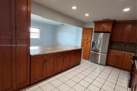 Condominio en alquiler en Miami, Florida, 3 dormitorios, 159.05 m2 № 1887506 - foto 5