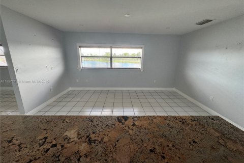 Condominio en alquiler en Miami, Florida, 3 dormitorios, 159.05 m2 № 1887506 - foto 10