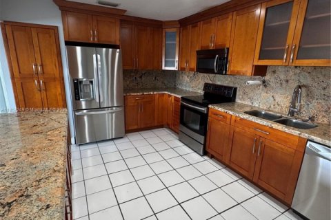 Condominio en alquiler en Miami, Florida, 3 dormitorios, 159.05 m2 № 1887506 - foto 6