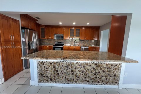 Condominio en alquiler en Miami, Florida, 3 dormitorios, 159.05 m2 № 1887506 - foto 3