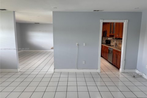 Condominio en alquiler en Miami, Florida, 3 dormitorios, 159.05 m2 № 1887506 - foto 7