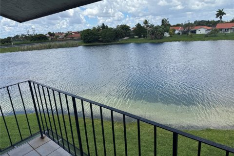 Condominio en alquiler en Miami, Florida, 3 dormitorios, 159.05 m2 № 1887506 - foto 14