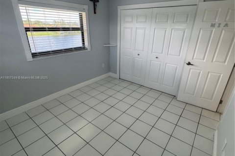 Condominio en alquiler en Miami, Florida, 3 dormitorios, 159.05 m2 № 1887506 - foto 20