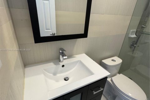 Condominio en alquiler en Miami, Florida, 3 dormitorios, 159.05 m2 № 1887506 - foto 22