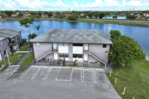 Condominio en alquiler en Miami, Florida, 3 dormitorios, 159.05 m2 № 1887506 - foto 27