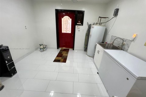 House in Miami, Florida 4 bedrooms, 340.67 sq.m. № 1923132 - photo 29