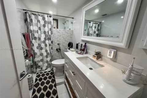 House in Miami, Florida 4 bedrooms, 340.67 sq.m. № 1923132 - photo 28