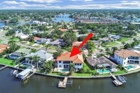 Купить виллу или дом в Сент-Питерсберг, Флорида 15 комнат, 558.81м2, № 1855763 - фото 6