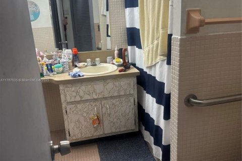 Condo in Miami, Florida, 1 bedroom  № 1867509 - photo 13