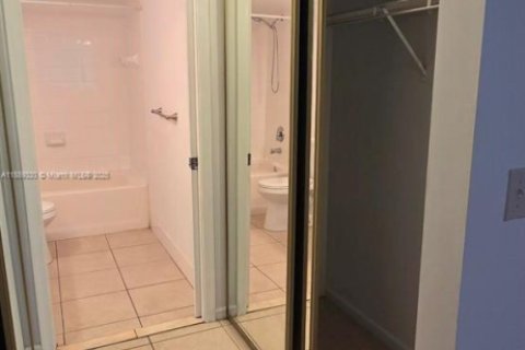 Copropriété à vendre à Miramar, Floride: 2 chambres, 89.74 m2 № 2173999 - photo 18