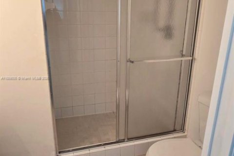 Copropriété à vendre à Miramar, Floride: 2 chambres, 89.74 m2 № 2173999 - photo 23