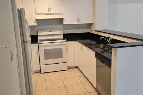 Copropriété à vendre à Miramar, Floride: 2 chambres, 89.74 m2 № 2173999 - photo 16
