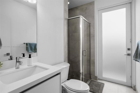 House in Doral, Florida 4 bedrooms, 258.45 sq.m. № 1955304 - photo 20