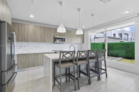 House in Doral, Florida 4 bedrooms, 258.45 sq.m. № 1955304 - photo 17