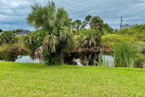 House in Port Charlotte, Florida 4 bedrooms, 201.51 sq.m. № 1559834 - photo 19