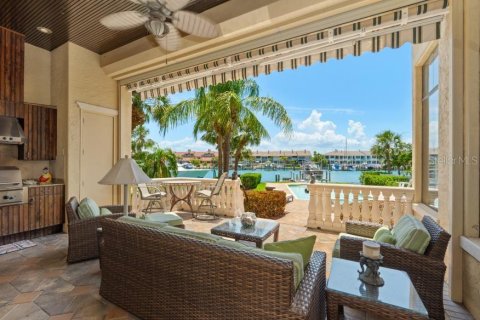 House in Saint Petersburg, Florida 5 bedrooms, 604.98 sq.m. № 1766246 - photo 17