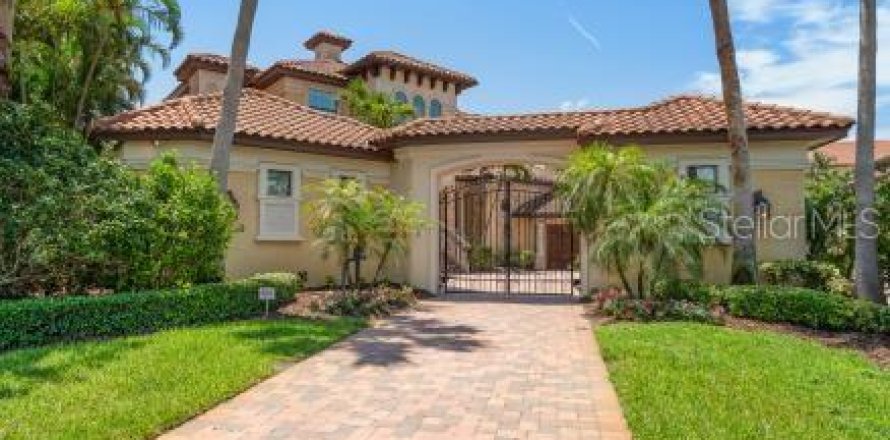 House in Saint Petersburg, Florida 5 bedrooms, 604.98 sq.m. № 1766246